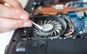 Vì sao mùa khô là "kẻ thù" của máy tính?