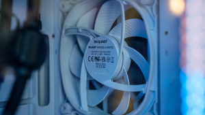 Đặt máy ở nơi bụi bẩn, ẩm thấp hoặc gần cửa sổ, máy lạnh