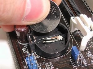 Hướng dẫn thay pin CMOS đúng cách