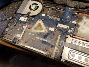 Bao lâu nên vệ sinh laptop một lần?