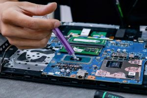 Vì sao laptop cần được vệ sinh và tra keo tản nhiệt định kỳ?