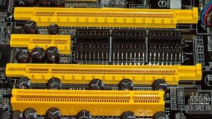 Khi nào PCIe lane bị chia ảnh hưởng lớn?