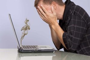 Vì sao laptop render bị nóng nhanh hơn desktop?